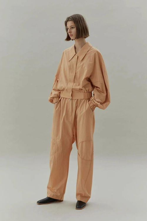 Gigi Hadid與Lisa私服穿搭盤點(diǎn) 揭秘她們最愛的10個(gè)小眾寶藏品牌（鞋帽篇）